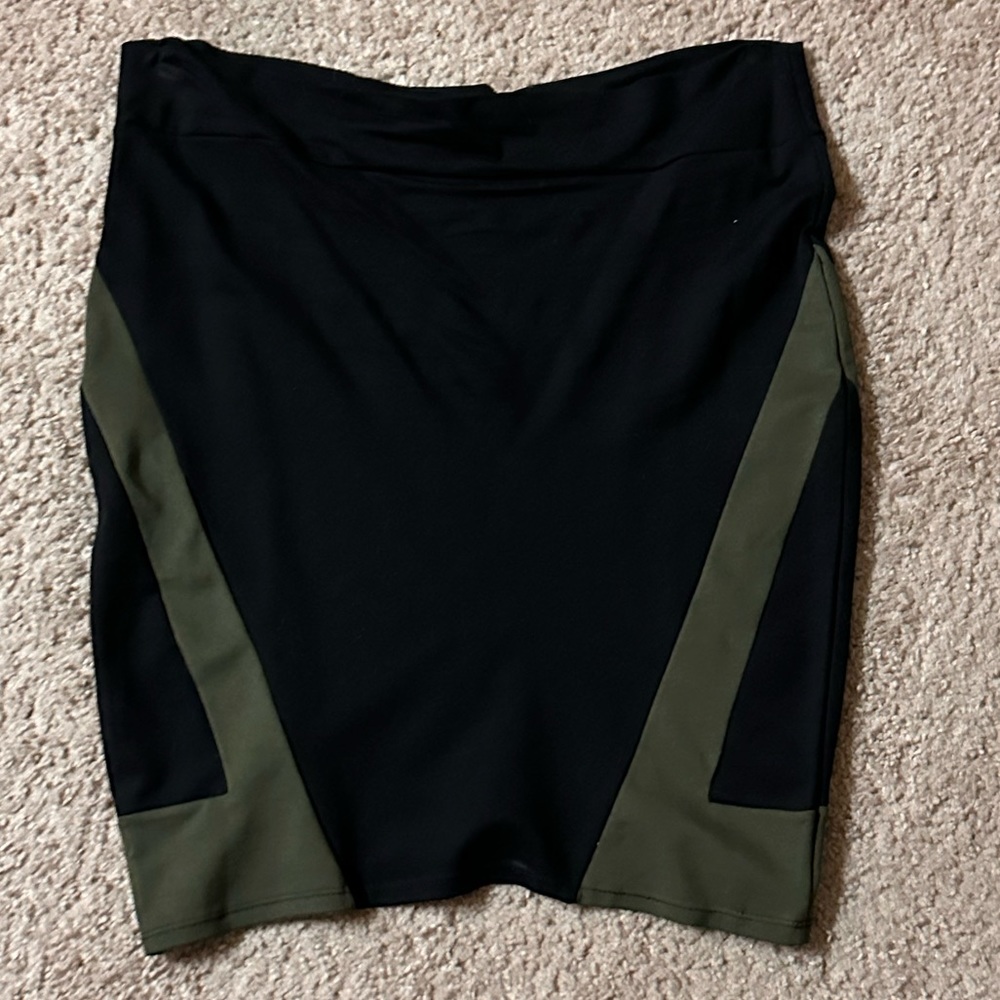 Geometric green and black skirt